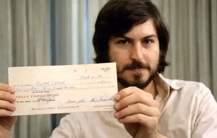 چک ۵۰۰ دلاری اپل با امضای استیو جابز ۲.۴ میلیون دلار فروخته شد!