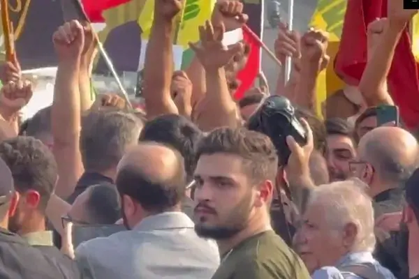 ببینید؛ استقبال پرشور مردم لبنان از علی لاریجانی