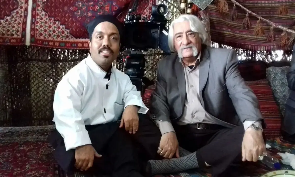 بوسۀ «امید علیمردانی» بر چهرۀ «حشمت فردوس» در نشست خبری سریال «ستایش» 