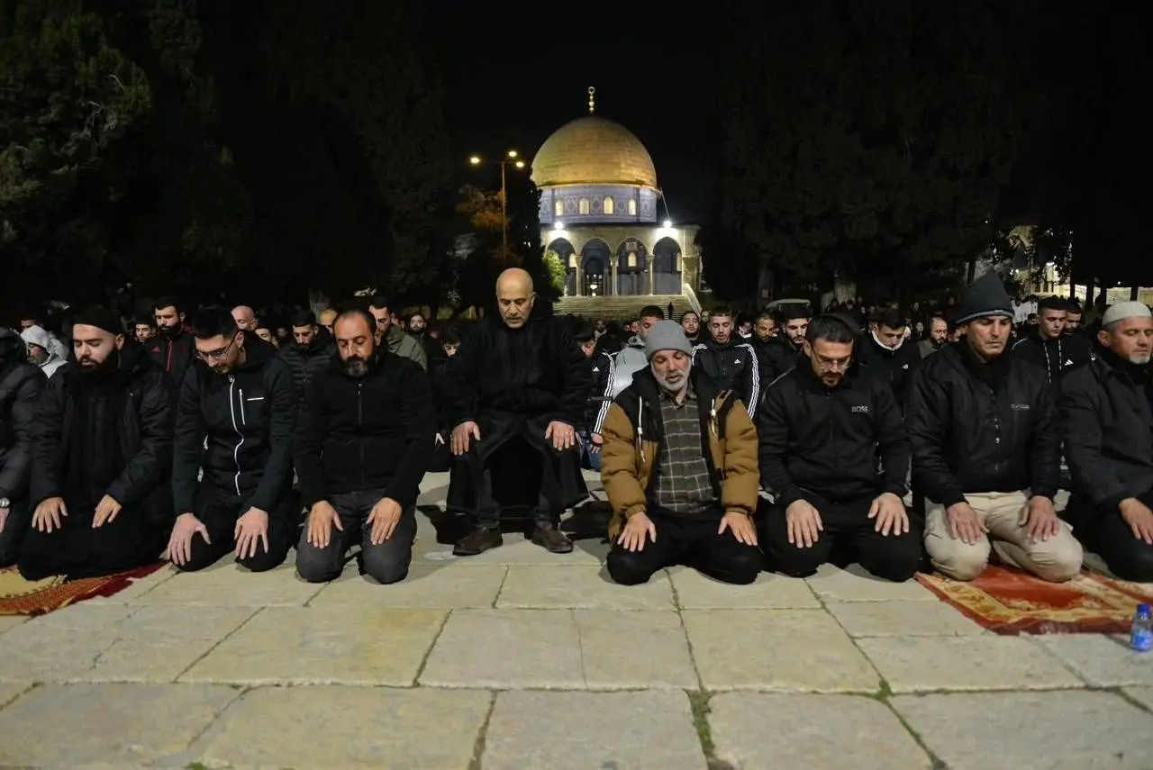 اقامه نخستین نماز تراویح در مسجدالاقصی پس از اعلام آغاز رمضان 