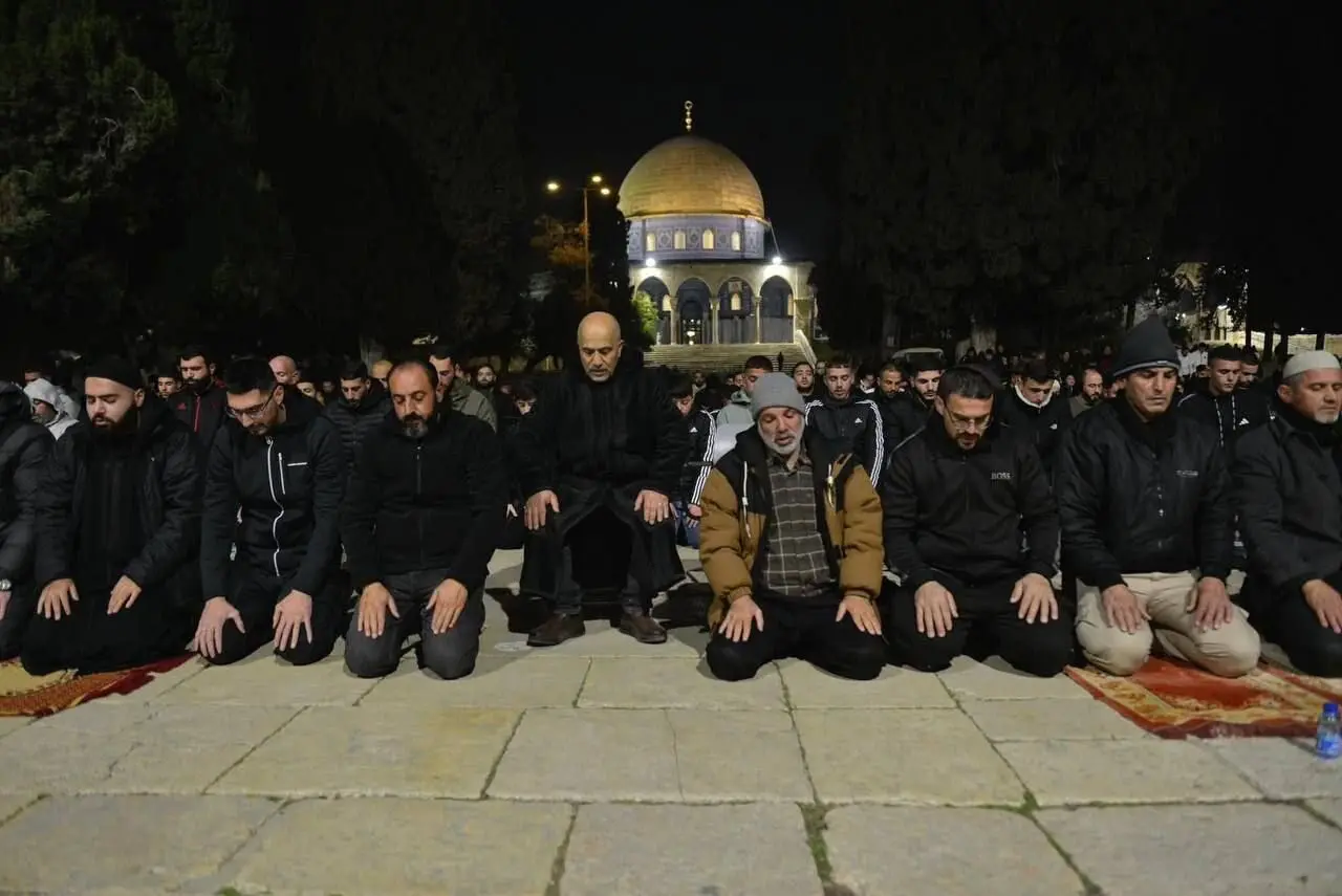 اقامه نخستین نماز تراویح در مسجدالاقصی پس از اعلام آغاز رمضان 