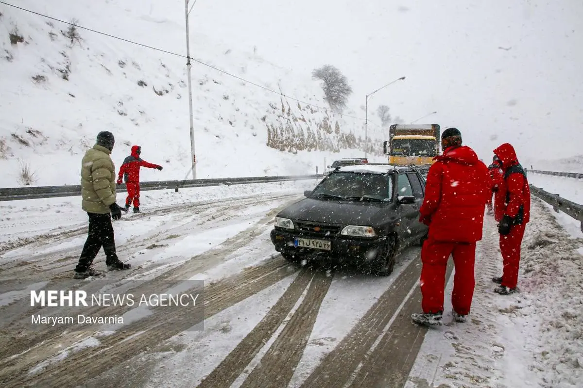 تصاویر؛ گیر کردن خودروها در گردنه برفی امین‌الله بجنورد 17