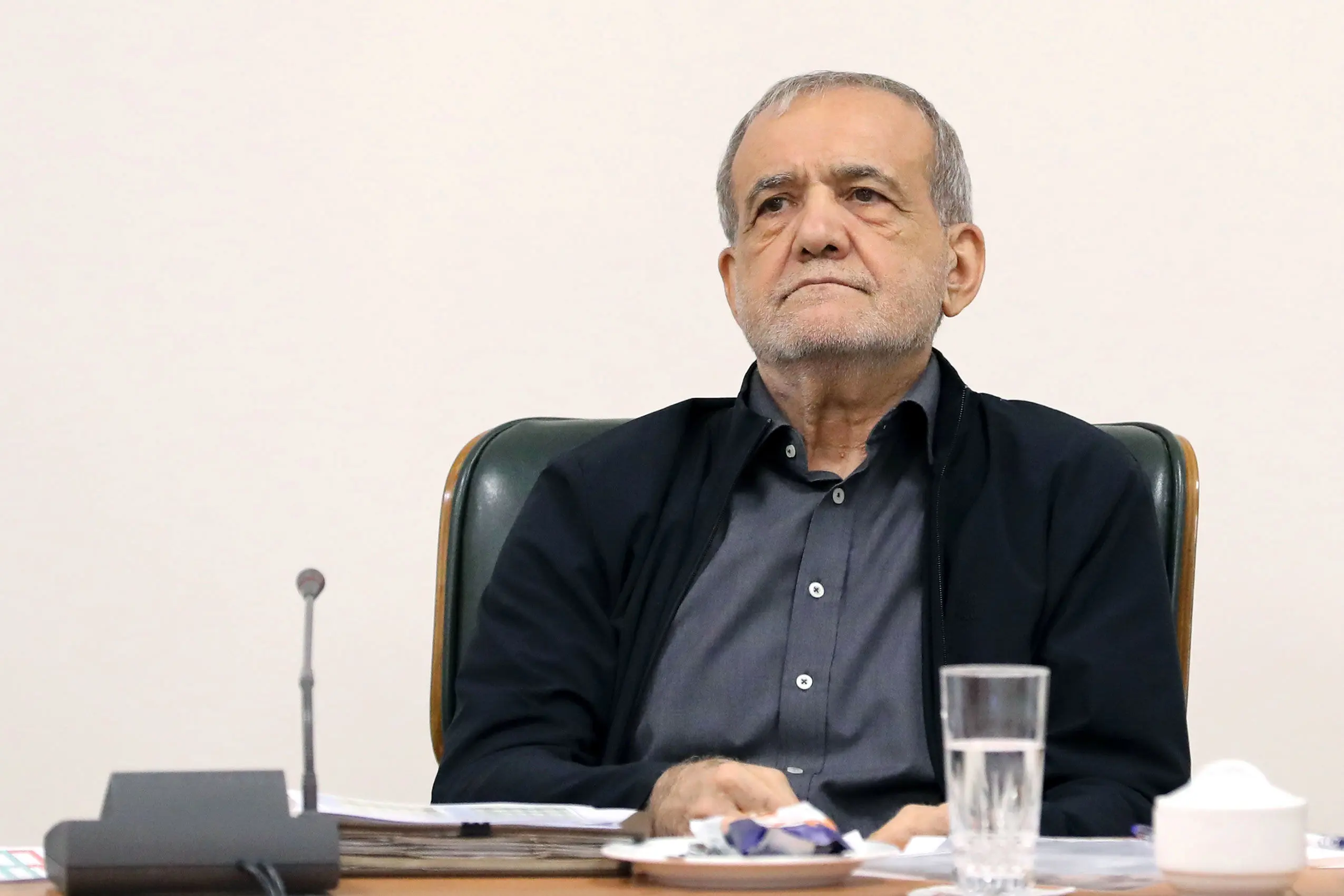 پزشکیان: اگر استعفا بدهم رسما اعلام می‌کنم/ خواهم ایستاد 

