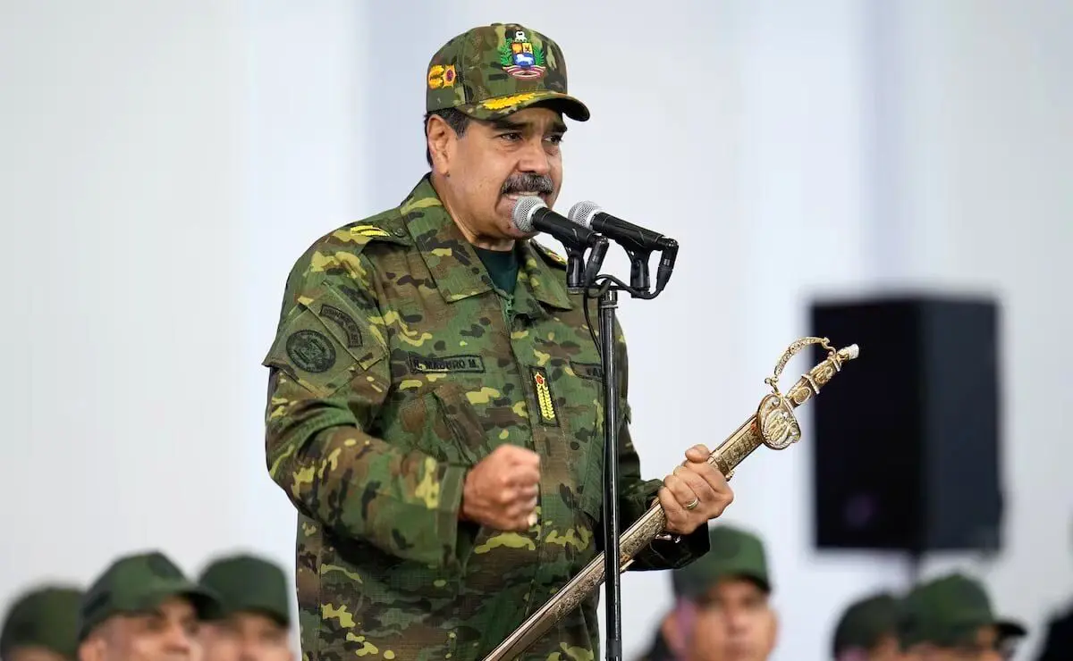 ببینید؛ شمشیرکشی مادورو در برابر تهدیدات آمریکا