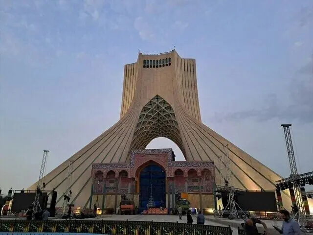 تصویری متفاوت از برج آزادی تهران