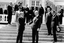 خاطرات علم: مطمئن هستم که شاه قطعا در فکر تهیه بمب اتمی است