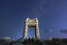 ببینید؛ رقص نور کهکشان در آسمان پالمیرای باستانی