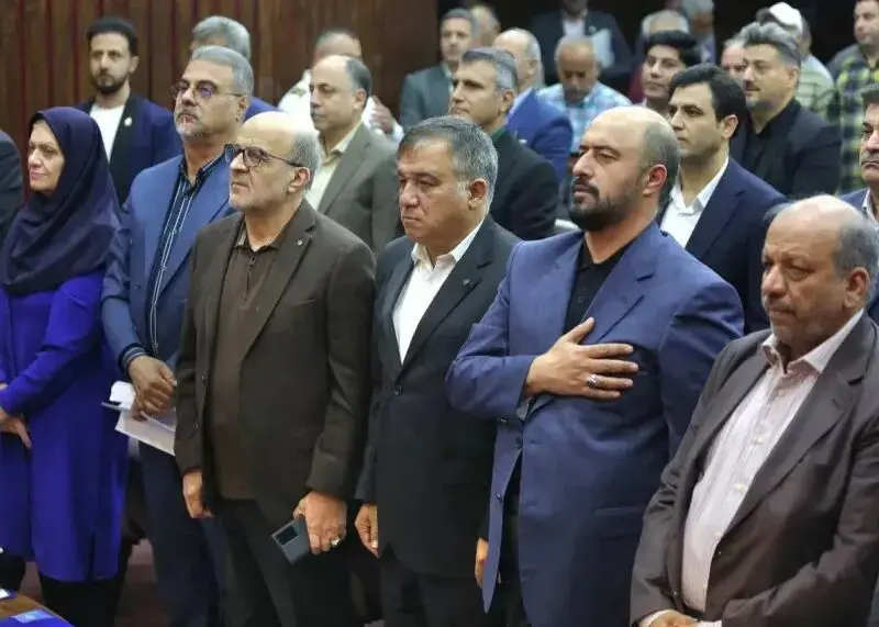 ابهام در مجوز حرفه ای استقلال