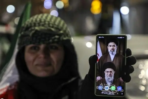 تصاویر؛ خوشحالی مردم مشهد از انتخاب آیت‌الله مجتبی خامنه‌ای  