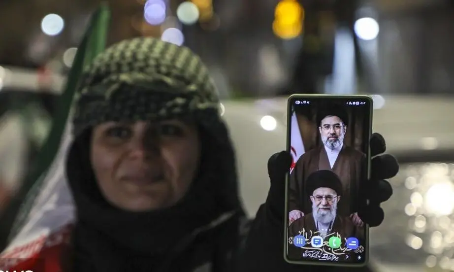 تصاویر؛ خوشحالی مردم مشهد از انتخاب آیت‌الله مجتبی خامنه‌ای  