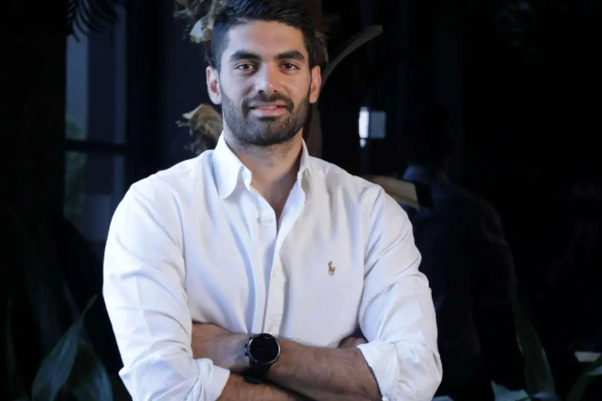 تصویر؛ پیام غیرمستقیم علی کریمی به استقلال با قلب آبی