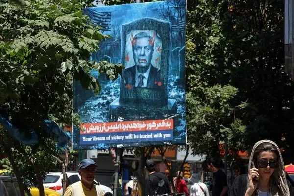 تصویری از لیندسی گراهام در خیابان‌های تهران