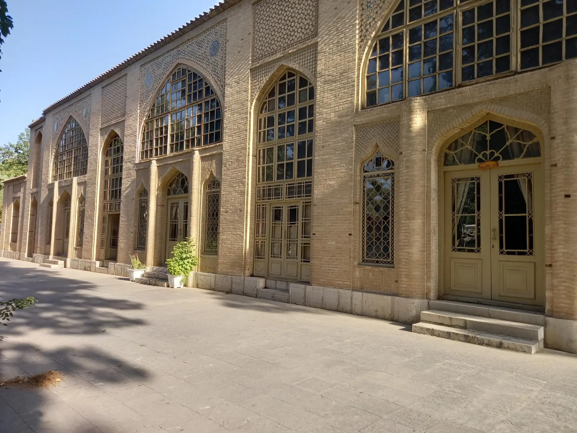 خسارت‌های حمله آمریکا و اسرائیل بر چهره «تالار اشرف»