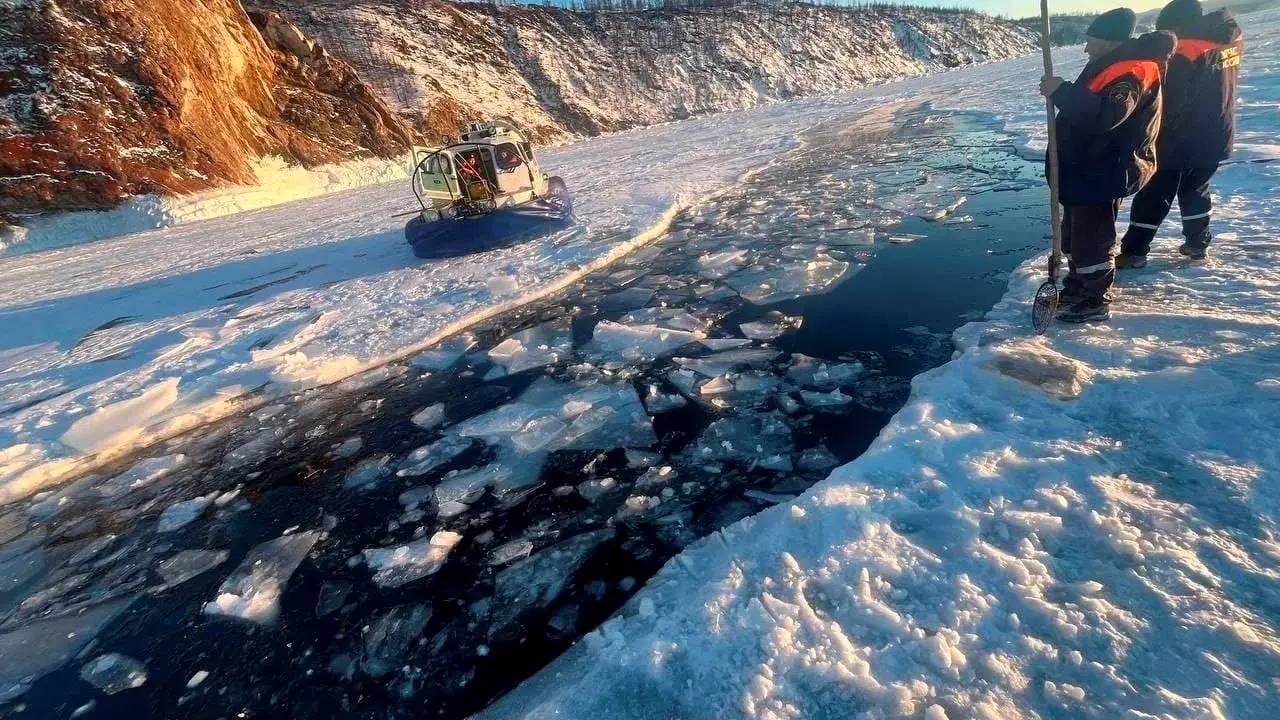 سقوط مرگبار خودروی حامل گردشگران در دریاچه یخ‌زده بایکال