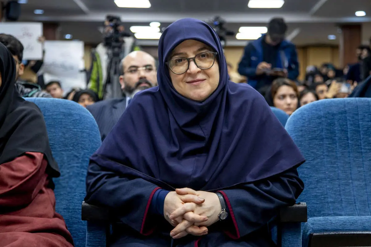 شباهت‌های سخنگوی دولت با عزت خانم؛ پرزنت پتو در حد سکه