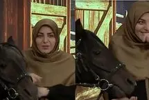 تف کردن اسب روی المیرا شریفی‌مقدم پس از خوردن قند