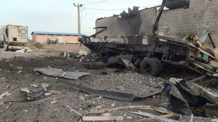 حمله هوایی به انبار امدادی هلال‌احمر در بوشهر
