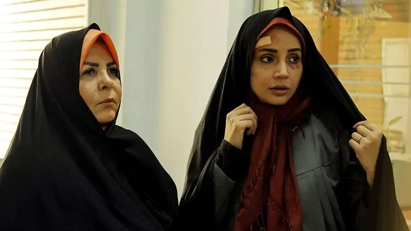بیگانه ای با من است 