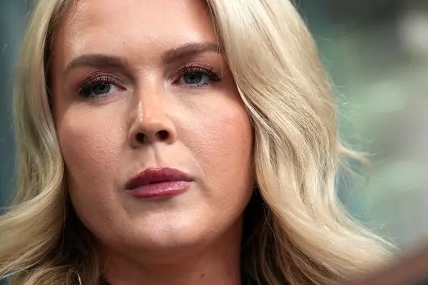 سخنگوی کاخ سفید قبل و بعد از آرایش