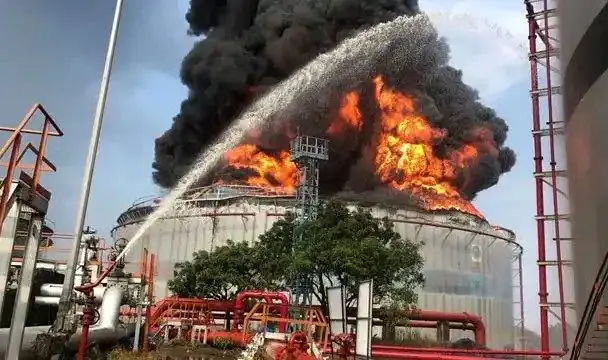 آتش گرفتن مخازن سوخت بحرین با شلیک پهپاد ایران