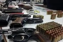 انهدام باند بزرگ توزیع و فروش سلاح در پایتخت/ کشف بیش از ۱۰۰ کلت کمری و سلاح گرم