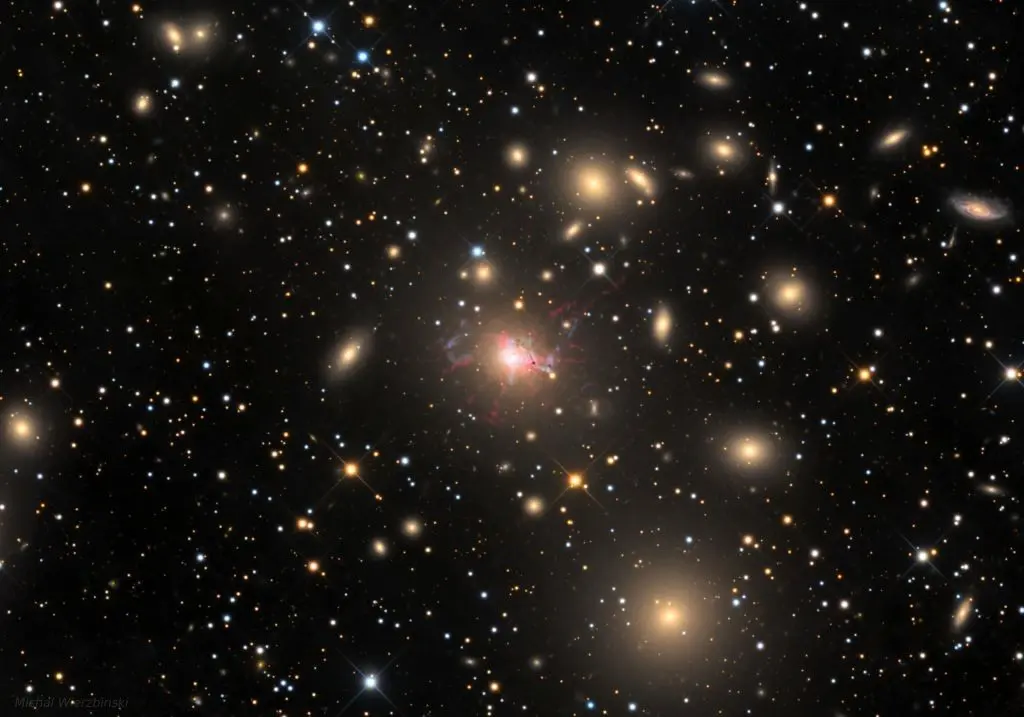 عکس روز ناسا از یک کهکشان عجیب و آشفته
