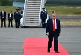 ببینید: چرا ترامپ زیکزاکی راه می‌رود؟