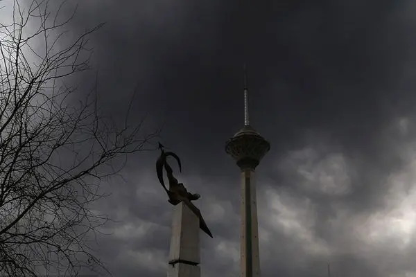 تصاویر؛ آسمان سیاه تهران