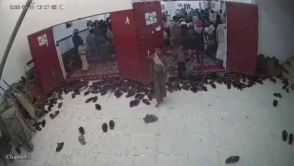 (16+) خودسوزی جوان یمنی در مسجد