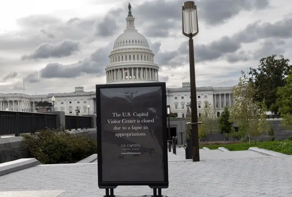 دولت آمریکا موقتاً تعطیل شد
