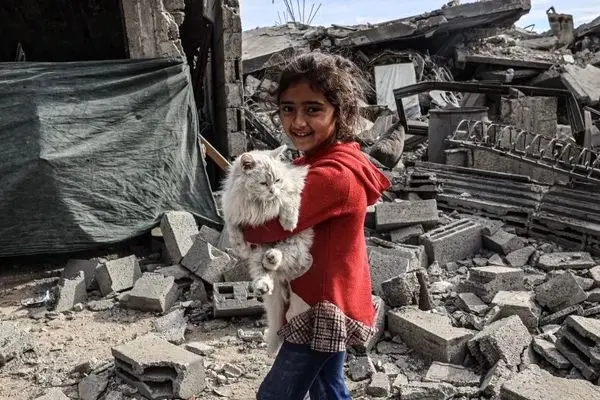 هدیه پدر فلسطینی به دخترش پس از جنگ غزه