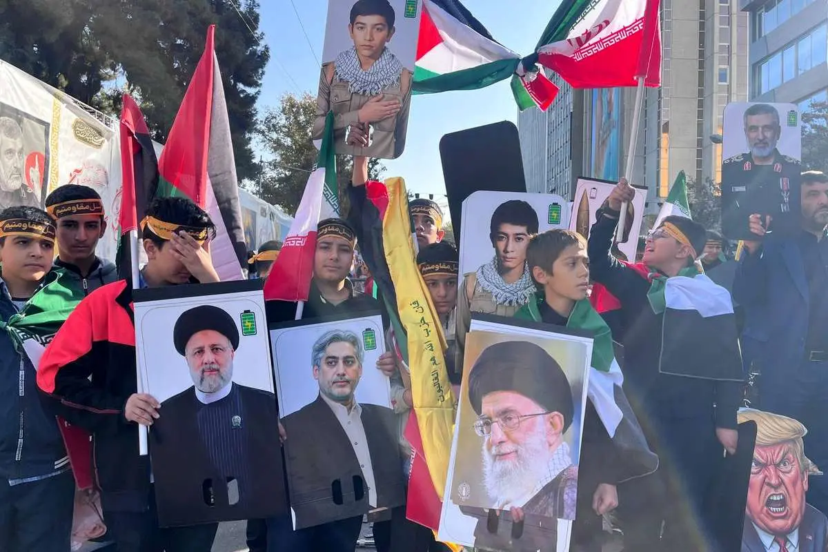 قطعنامه راهیپمایی ۱۳ آبان: بر پرهیز جدی از واگرایی‌های تفرقه‌افکنانه، تأکید می‌ورزیم

