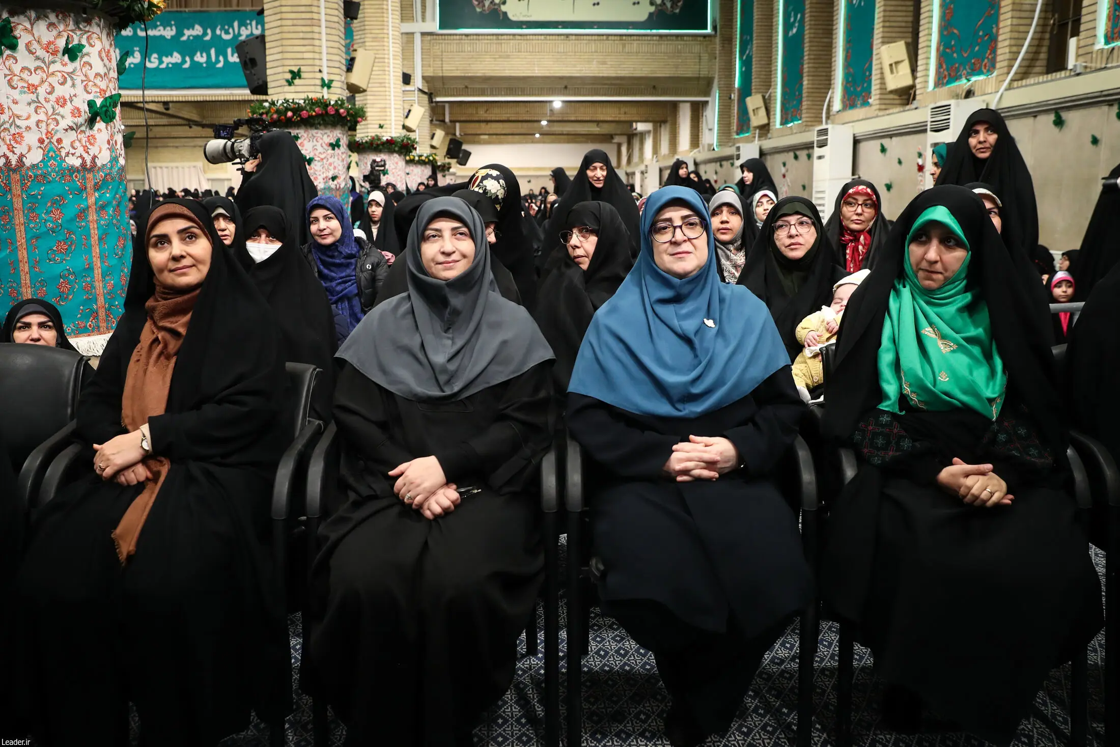 تصویری متفاوت از سخنگوی دولت در دیدار امروز با رهبر انقلاب