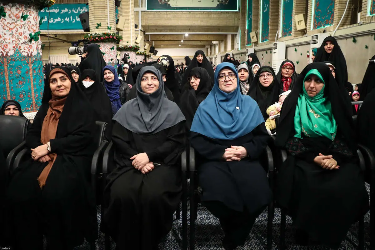 تصویری متفاوت از سخنگوی دولت در دیدار امروز با رهبر انقلاب