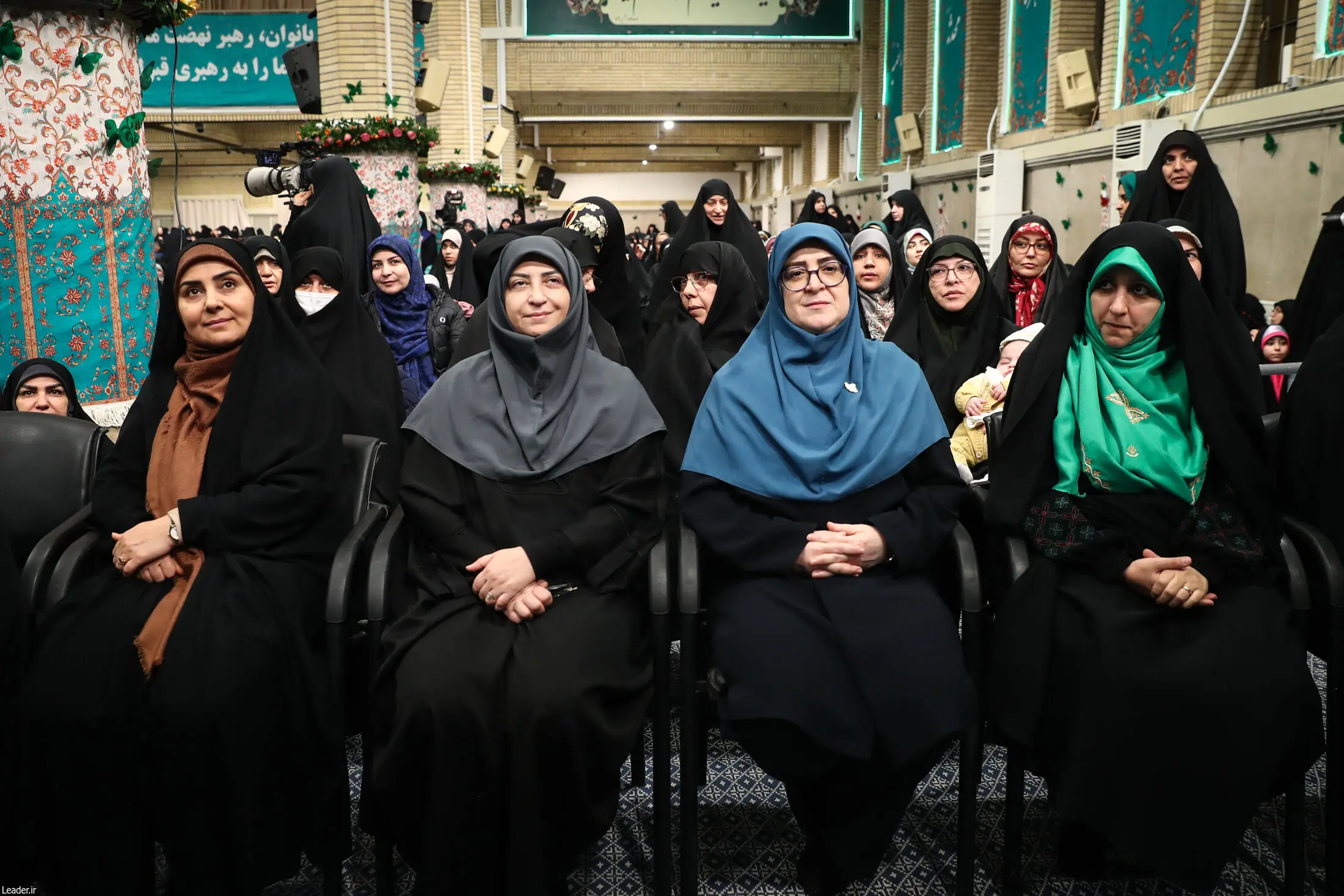 تصویری متفاوت از سخنگوی دولت در دیدار امروز با رهبر انقلاب