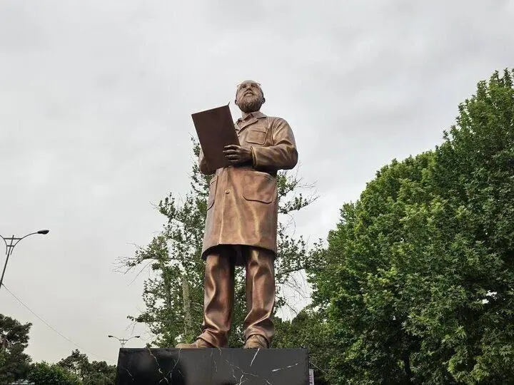 رونمایی از تندیس شهید چمران در بزرگراه چمران
