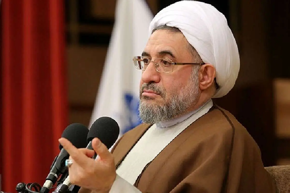 دولت و رئیسجمهور آمریکا کافر حربی هستند و مال و جان آنها برای ما مباح است
