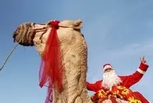 ببینید؛ شترسواری و اسکی‌بازی بابانوئل‌ها