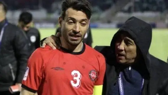 کاش حداقل این روزها مراعات می‌کردید آقای عزیزی!

