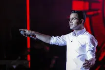  واکنش محسن یگانه از پاره شدنِ سیم گیتار وسط کنسرت 