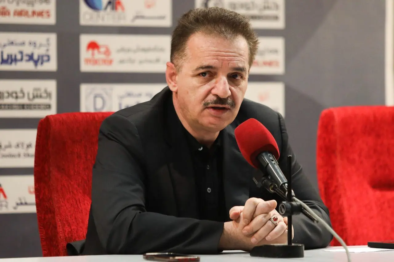 چه کسی قیمت بازیکنان را بالا برد آقای زنوزی؟

