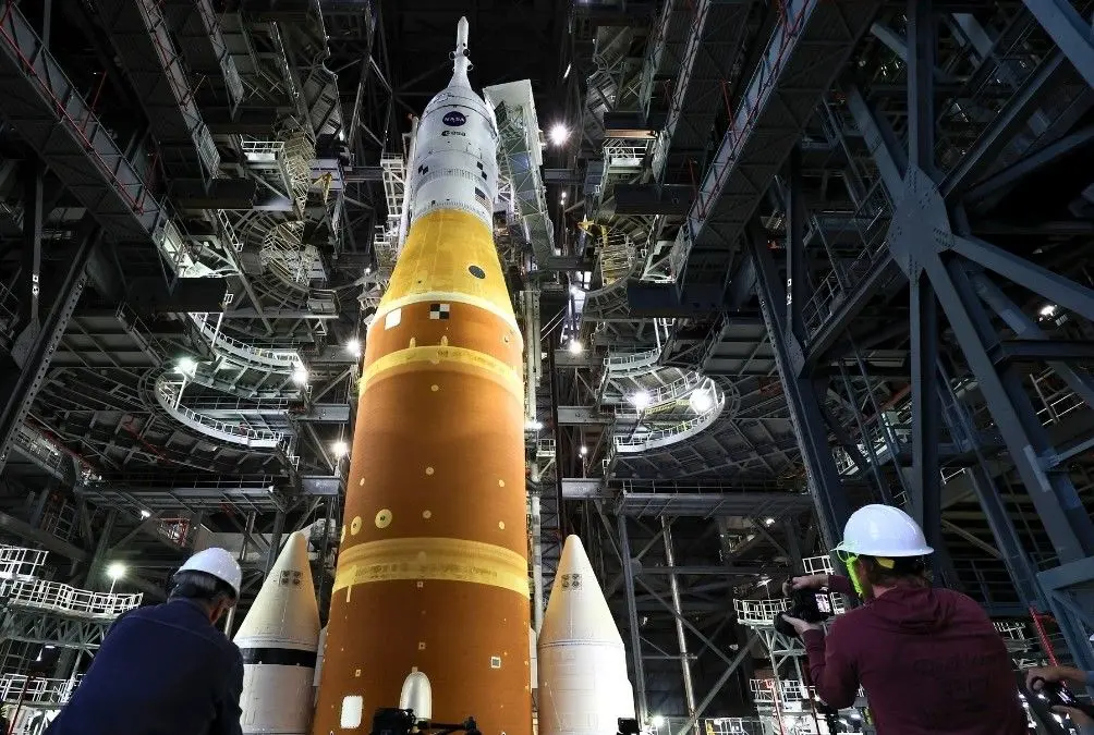 نشت مرموز سوخت در یکی از غول‌پیکرترین موشک‌های جهان!