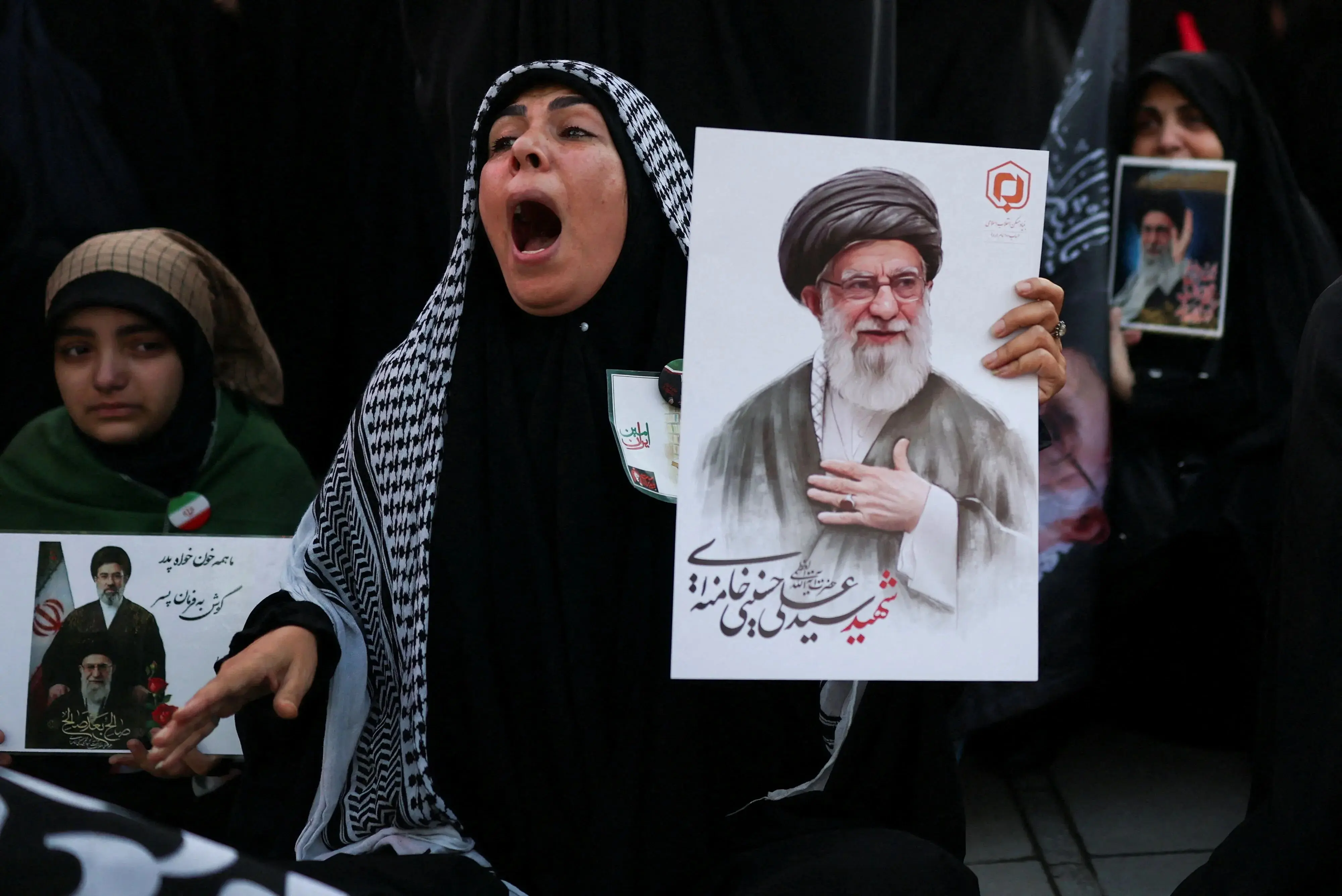 تصاویر؛ روایت الجزیره از مراسم تاریخی تشییع آیت‌الله خامنه‌ای  