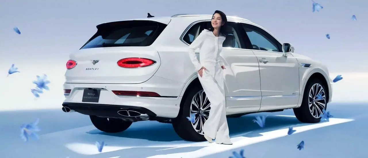 رونمایی از بنتلی بنتایگا آبی‌رنگ مخصوص خانم ها
