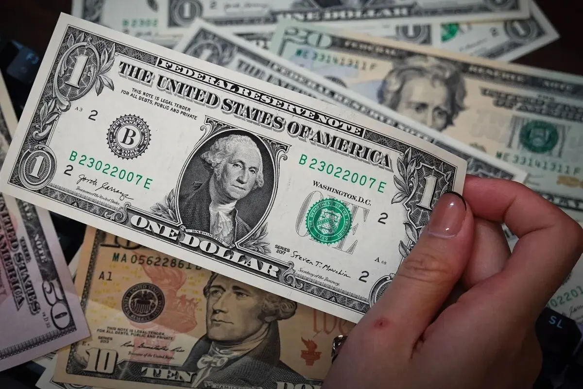 قیمت جدید دلار، یورو امروز ۱۰ مرداد؛ عبور دلار از مرز حساس قیمتی 