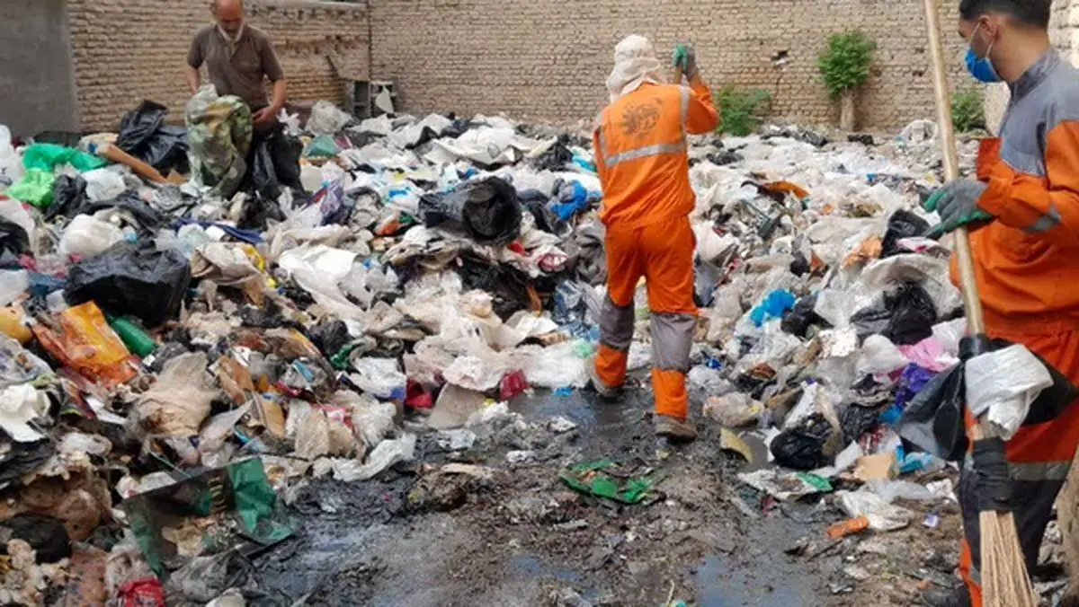 خروج ۶۰ تن زباله از یک منزل مسکونی در بجنورد