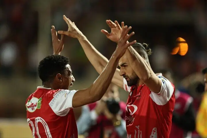 مهاجم خارجی پرسپولیس دورهایش را زد؛ کسی برای دورسون پول خرج نمی‌کند!

