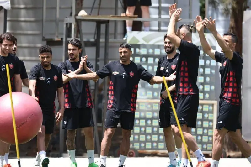 تصاویر؛ استقبال گرم خرم‌آبادی‌ها از کاروان پرسپولیس