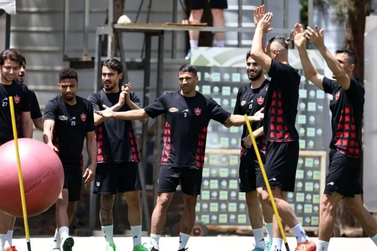 تصاویر؛ استقبال گرم خرمآبادیها از کاروان پرسپولیس