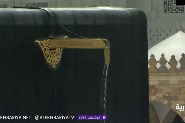 جاری شدن باران از ناودان طلای خانه خدا